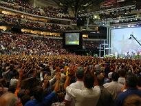 15000 men at a Promise Keepers meeting, praising God